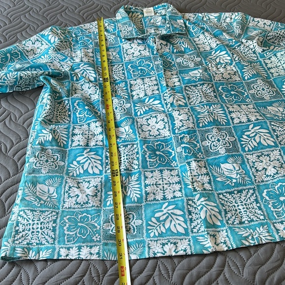 🏝️ Tropical Blue Floral Men's Casual Button Down Shirt - Picture 3 of 7